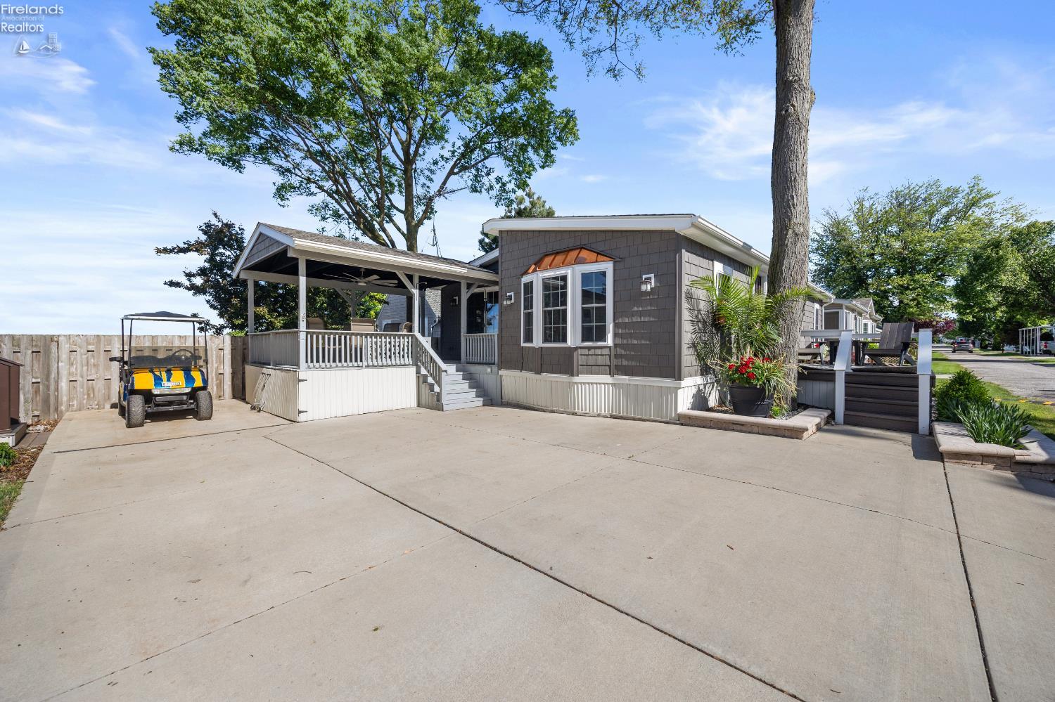 8452 E Bayshore Road 22