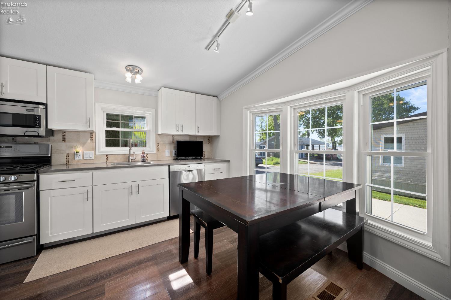 8452 E Bayshore Road 22