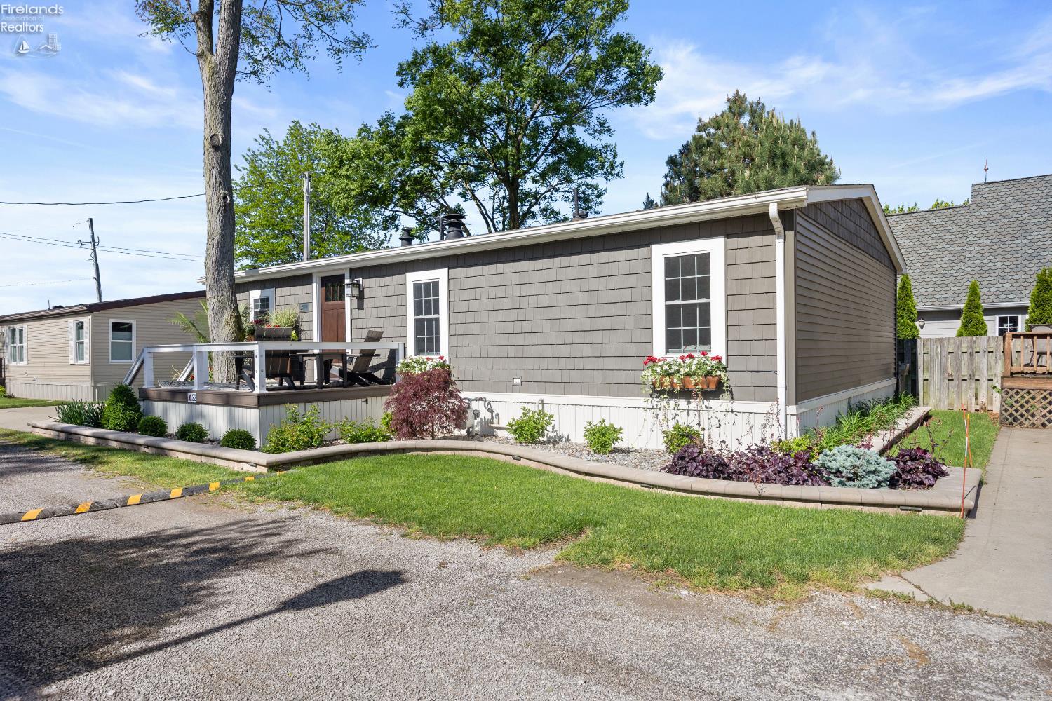 8452 E Bayshore Road 22