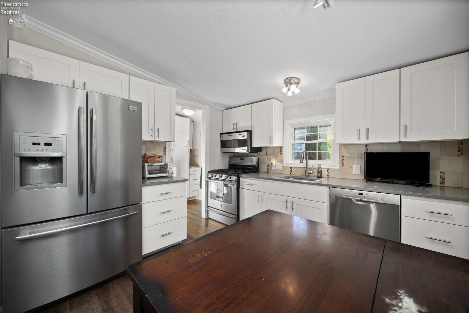 8452 E Bayshore Road 22