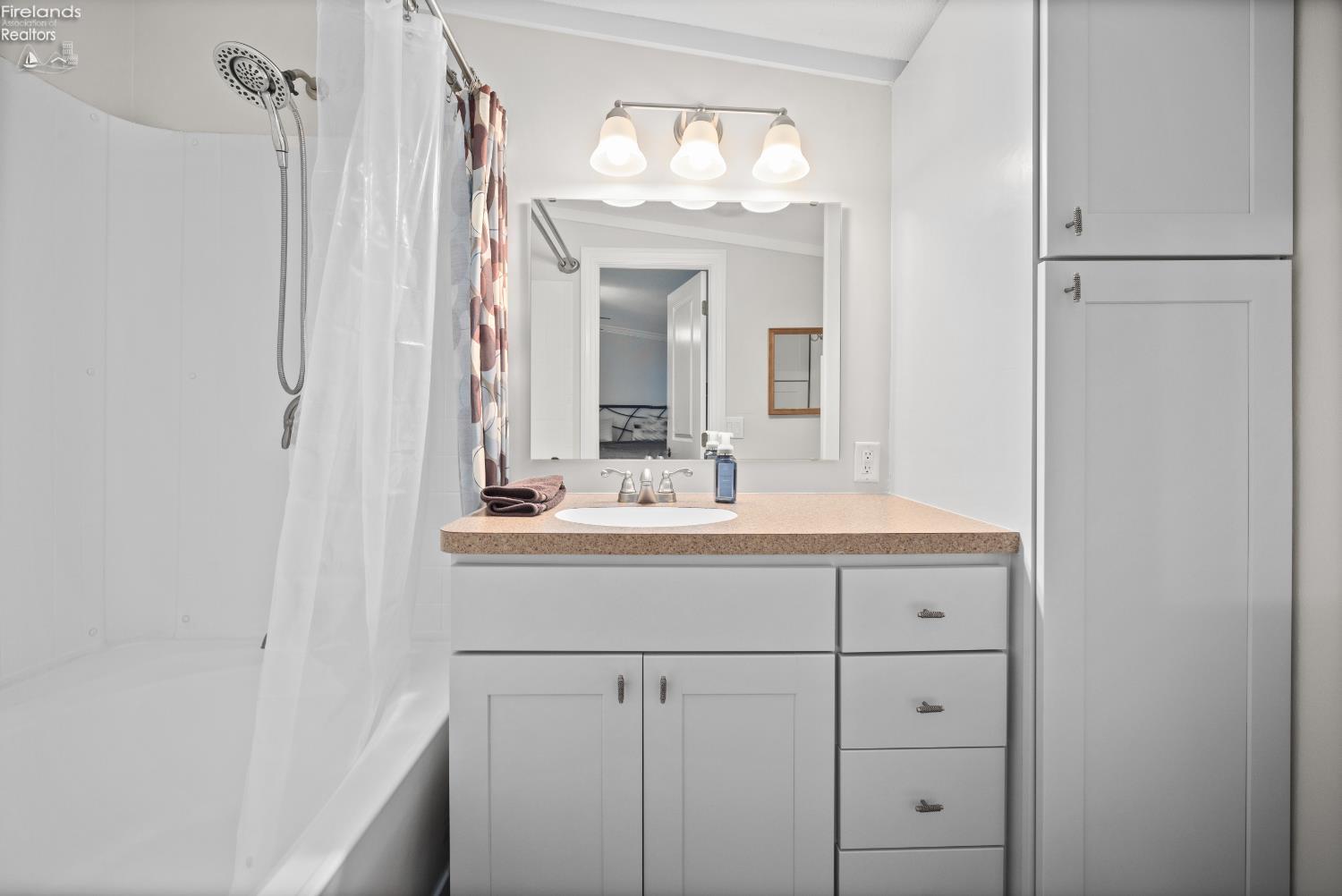 8452 E Bayshore Road 22