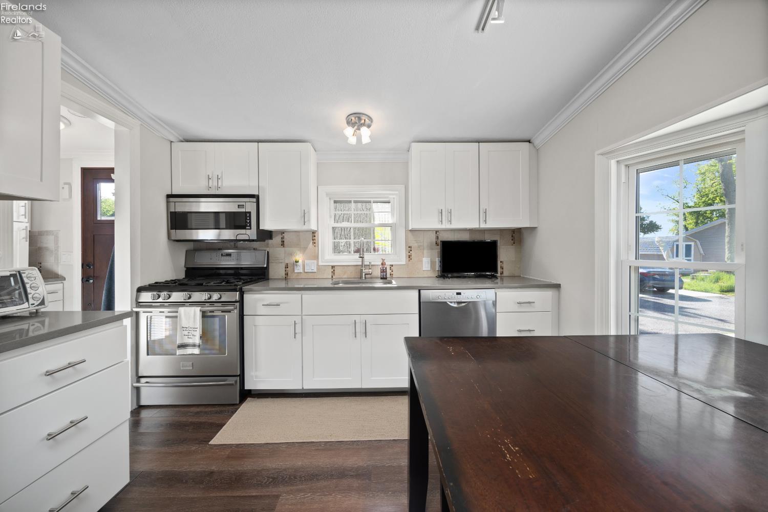 8452 E Bayshore Road 22