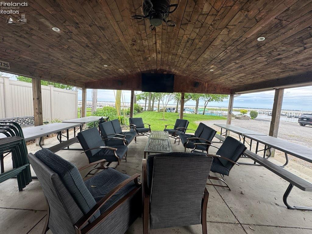 8452 E Bayshore Road 22
