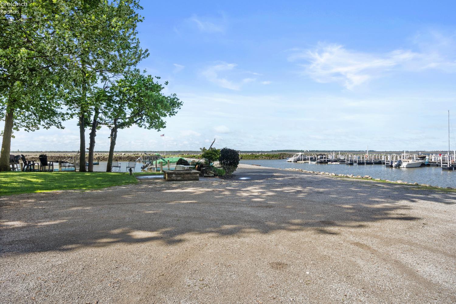 8452 E Bayshore Road 22