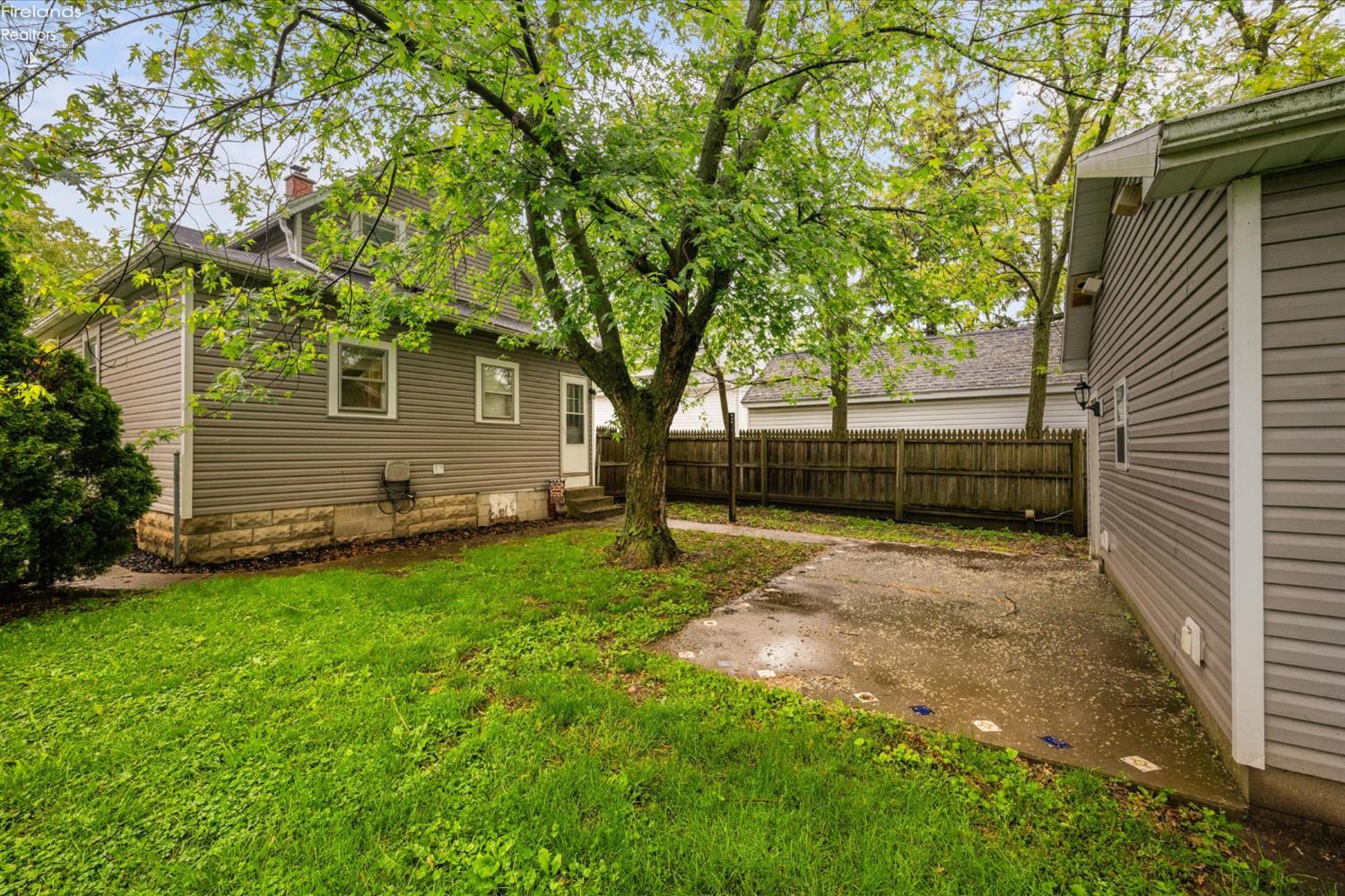 1005 Carbon Street