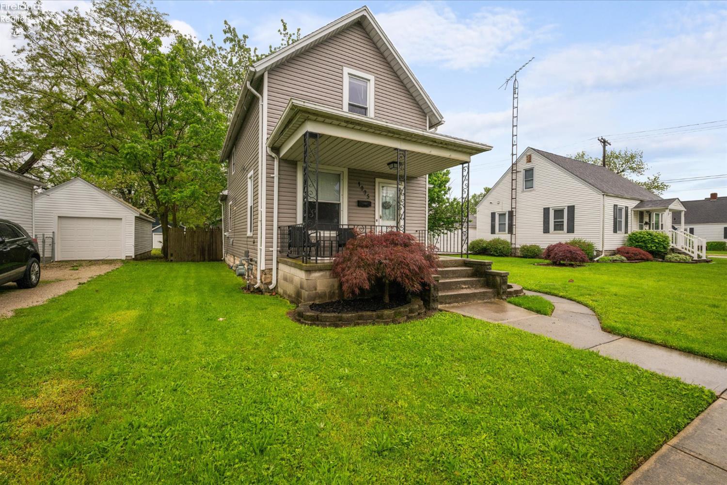 1005 Carbon Street