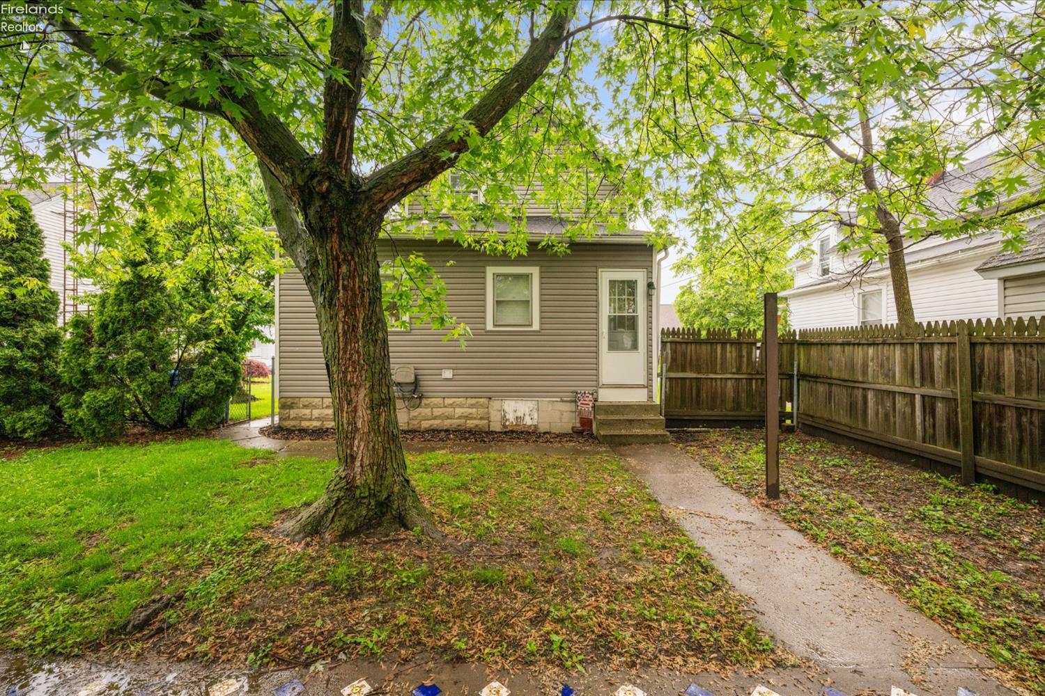 1005 Carbon Street