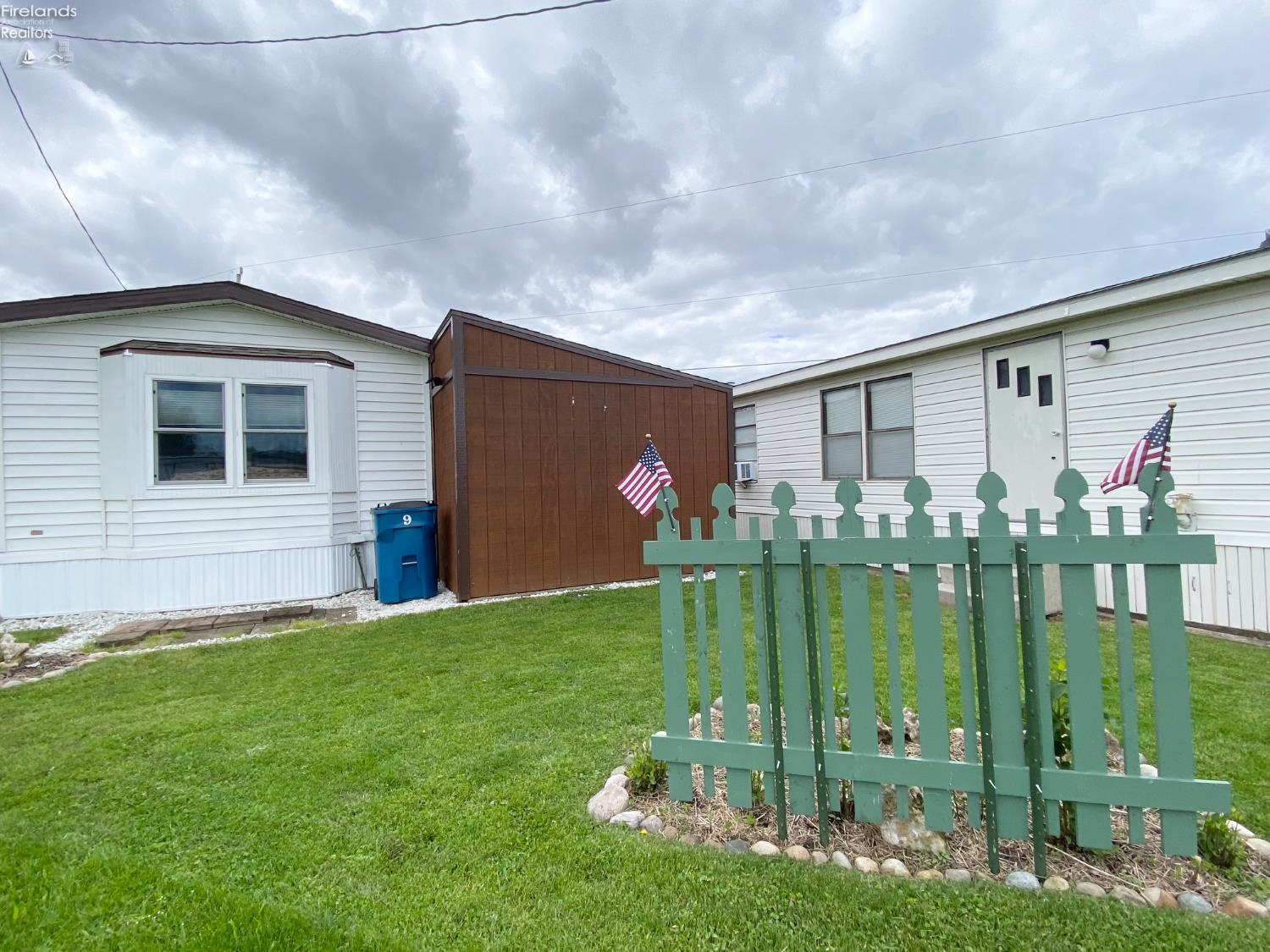 8175 North Shore Boulevard 9