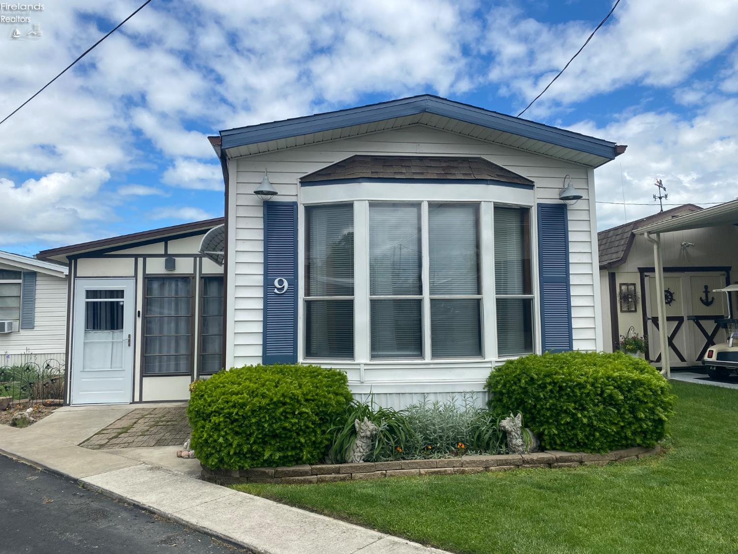 8175 North Shore Boulevard 9