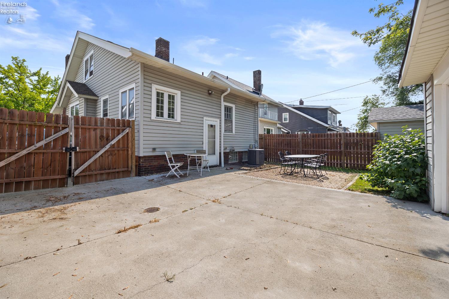 16602 Dartmouth Ave