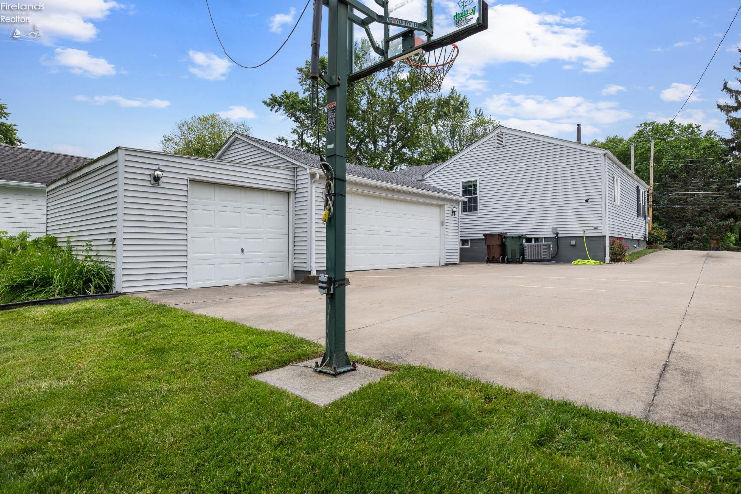 46320 Middle Ridge Rd.