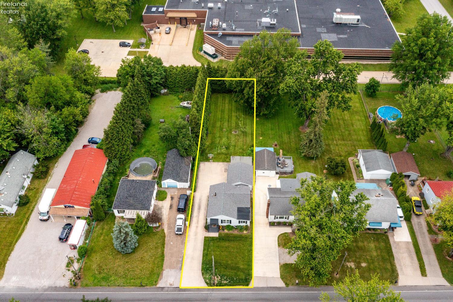 46320 Middle Ridge Rd.
