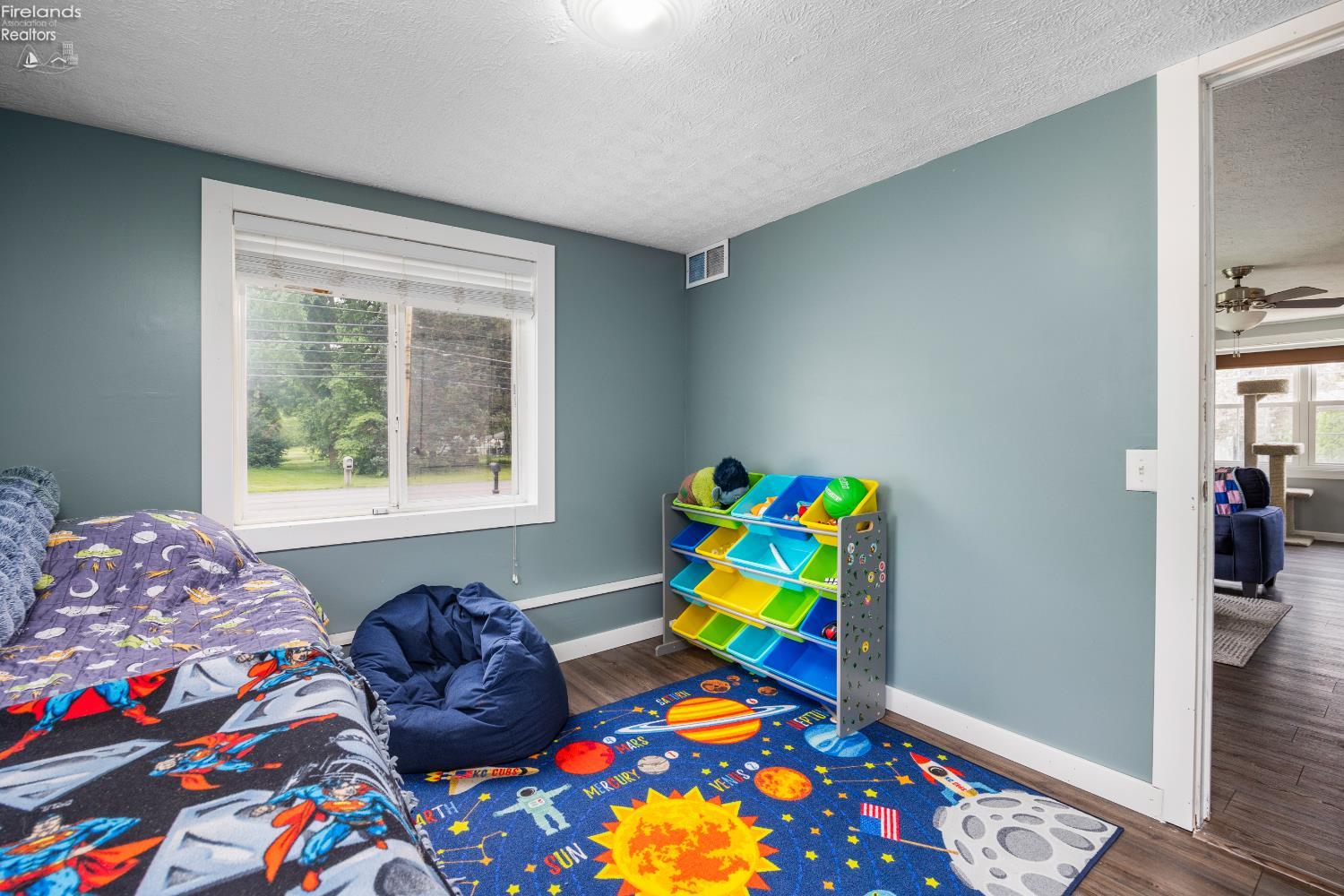 46320 Middle Ridge Rd.