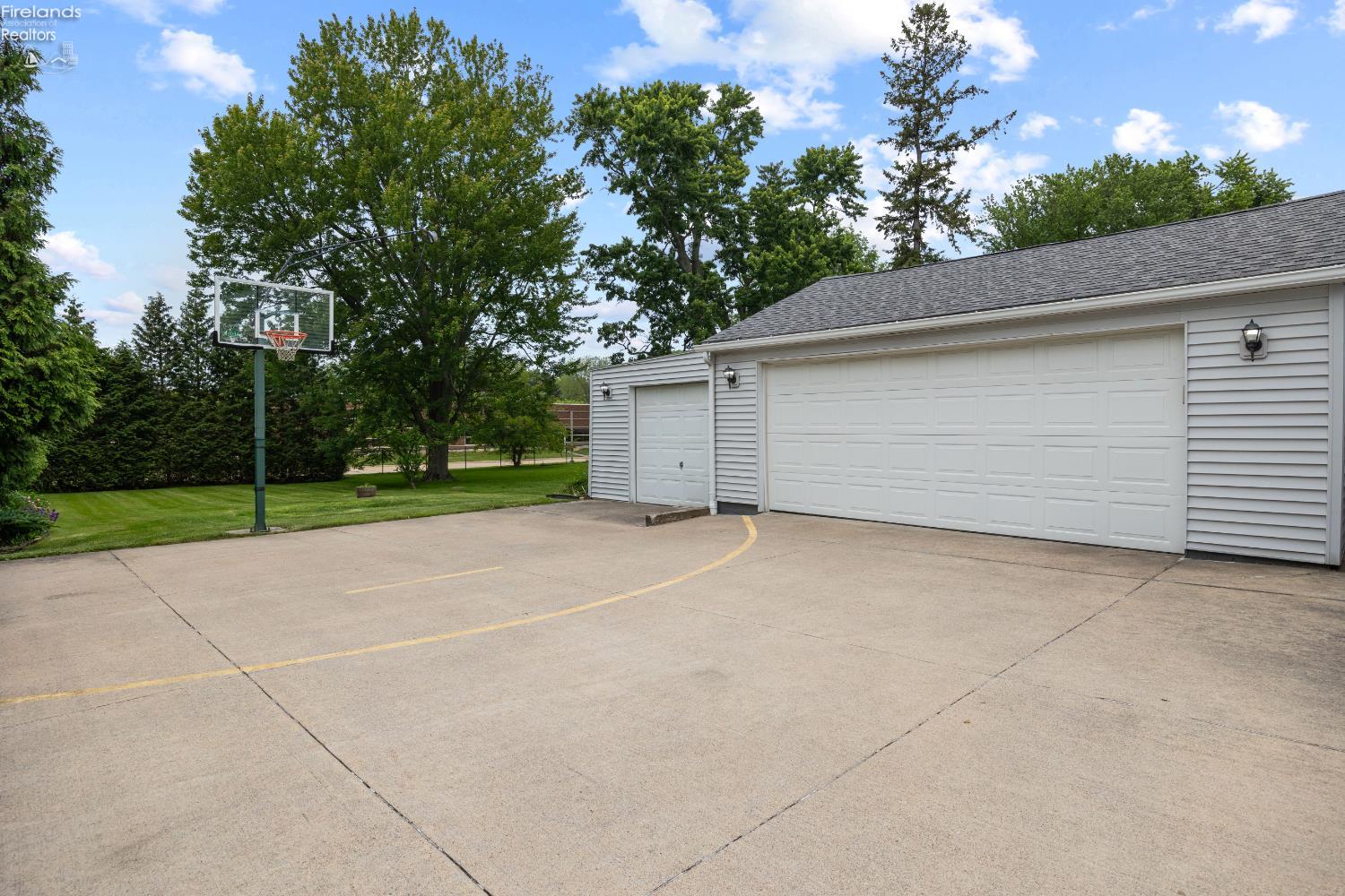 46320 Middle Ridge Rd.
