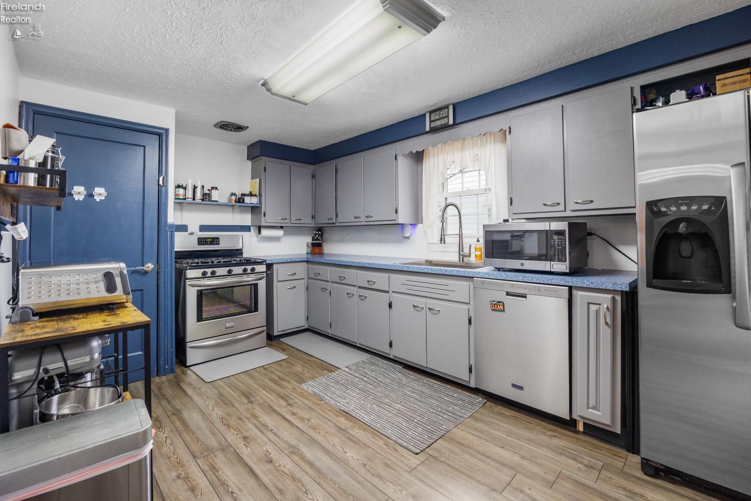 46320 Middle Ridge Rd.
