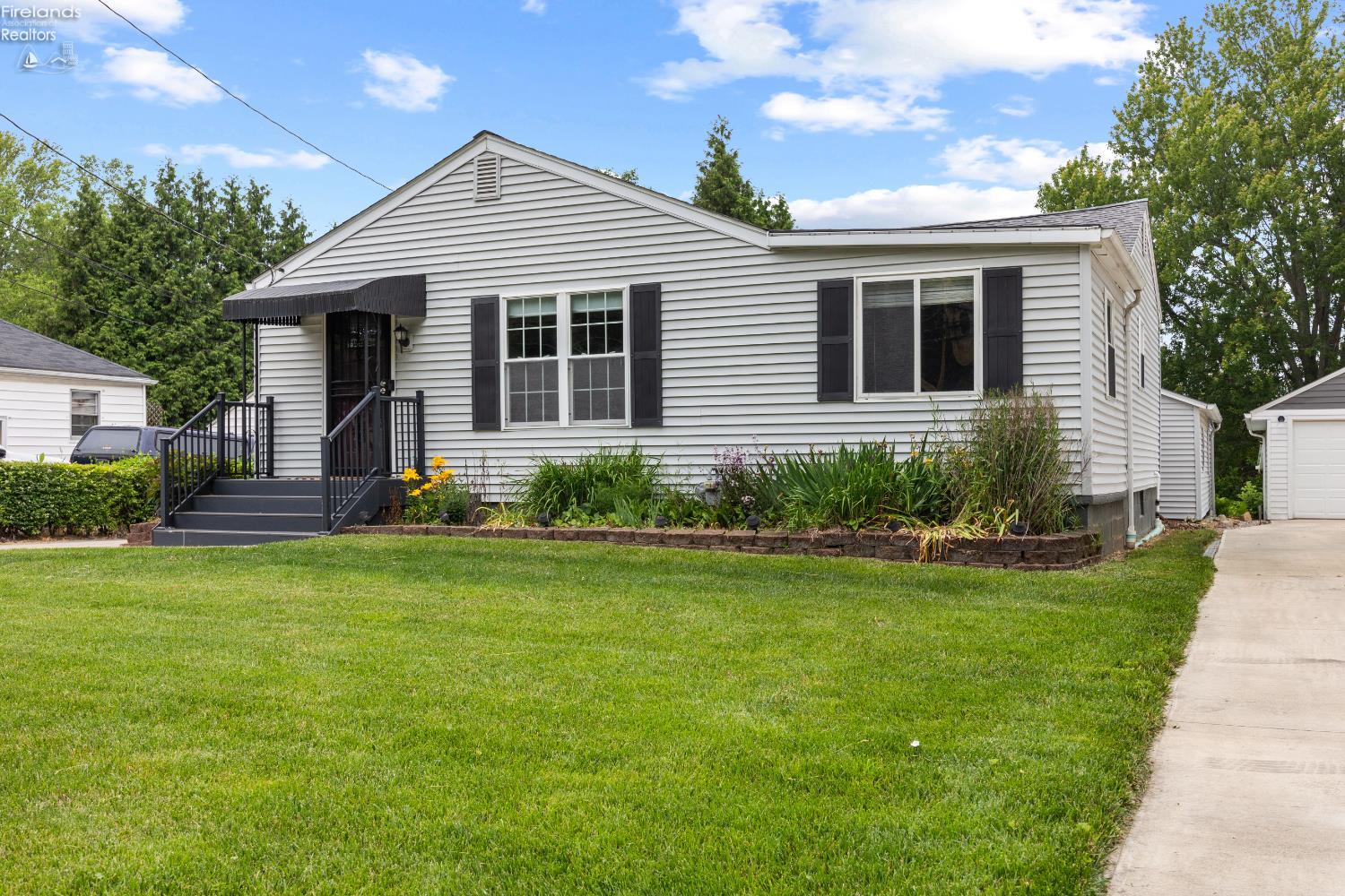 46320 Middle Ridge Rd.
