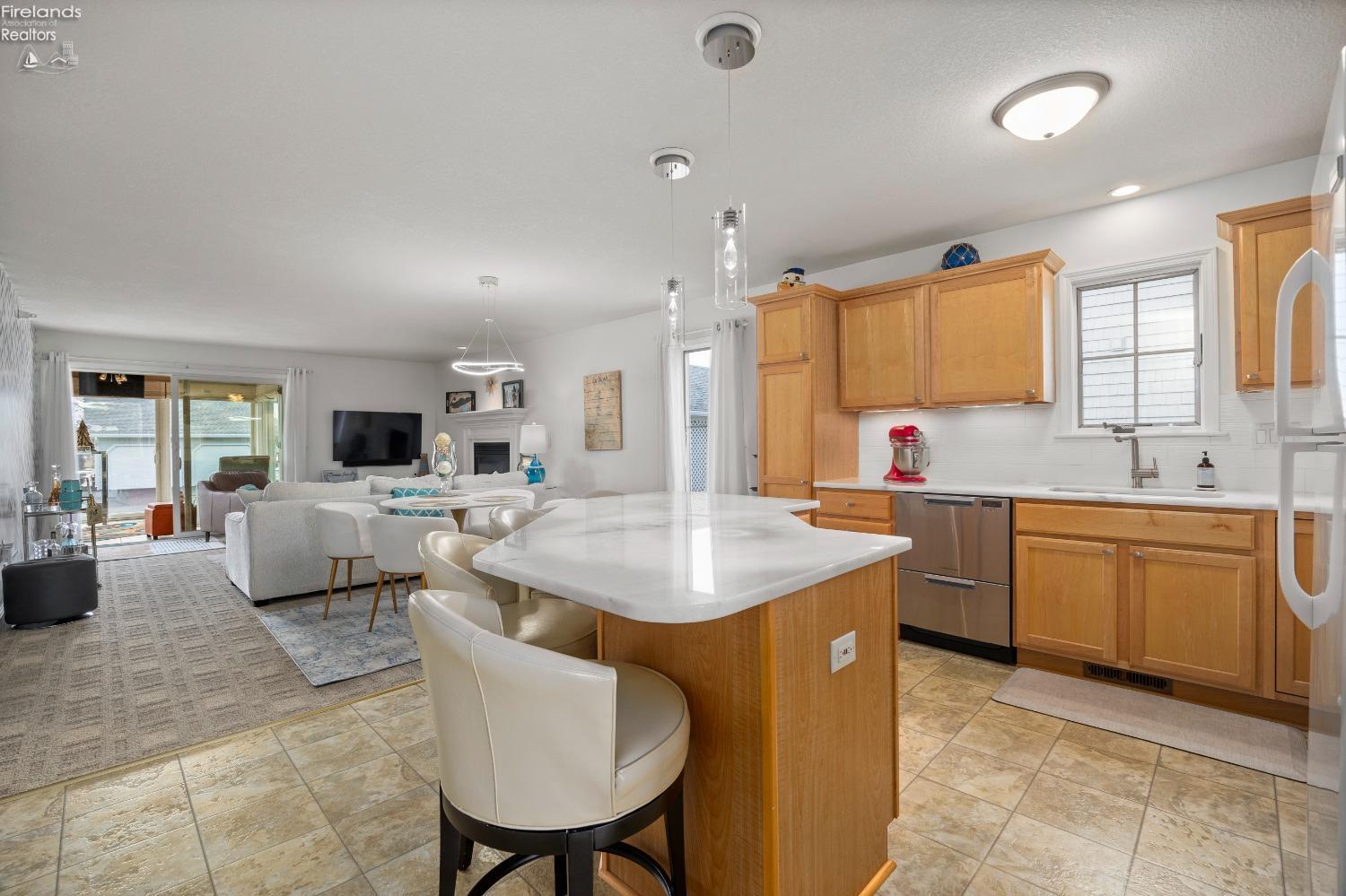 10654 E Bayshore Road 85