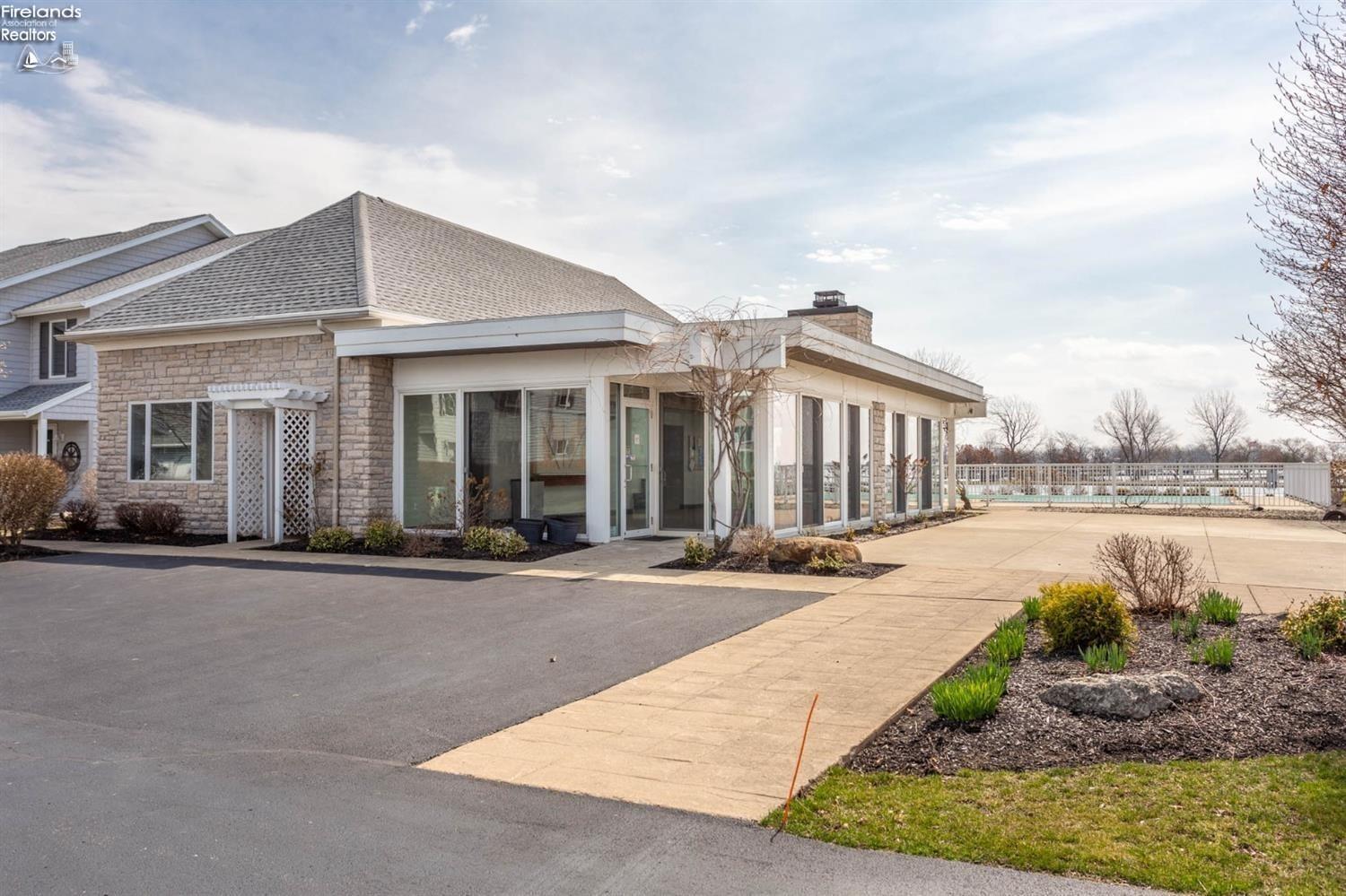 10654 E Bayshore Road 85