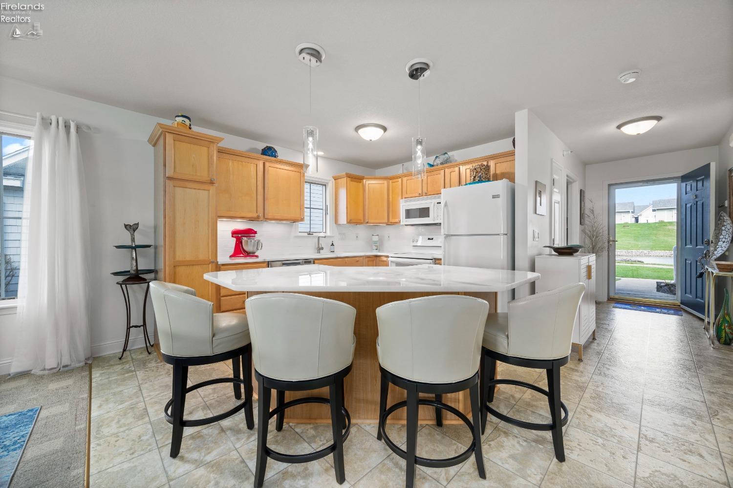 10654 E Bayshore Road 85