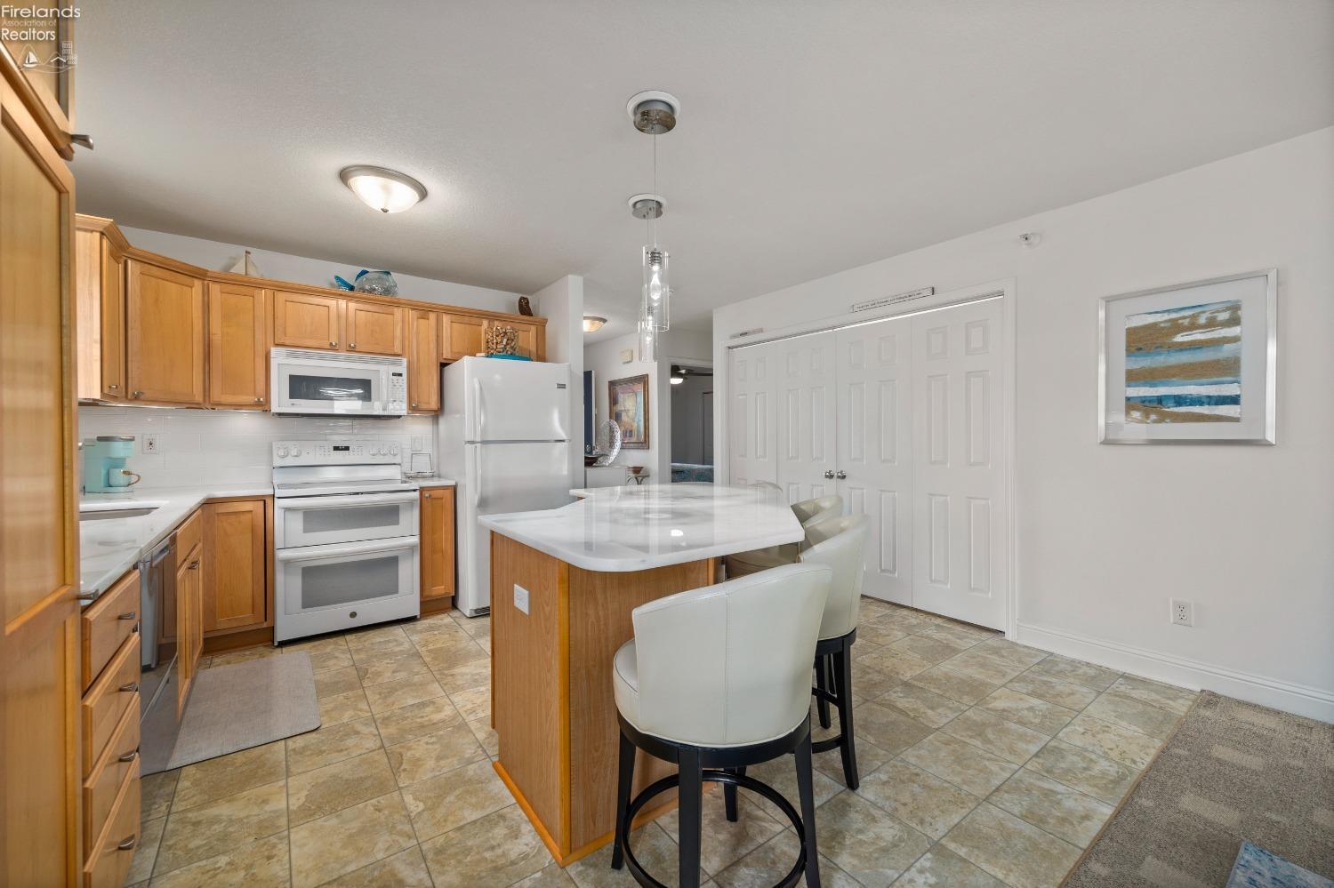 10654 E Bayshore Road 85