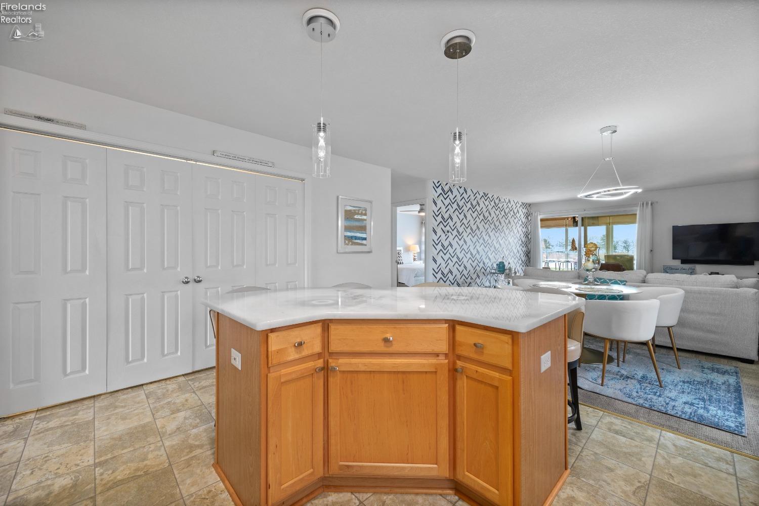 10654 E Bayshore Road 85