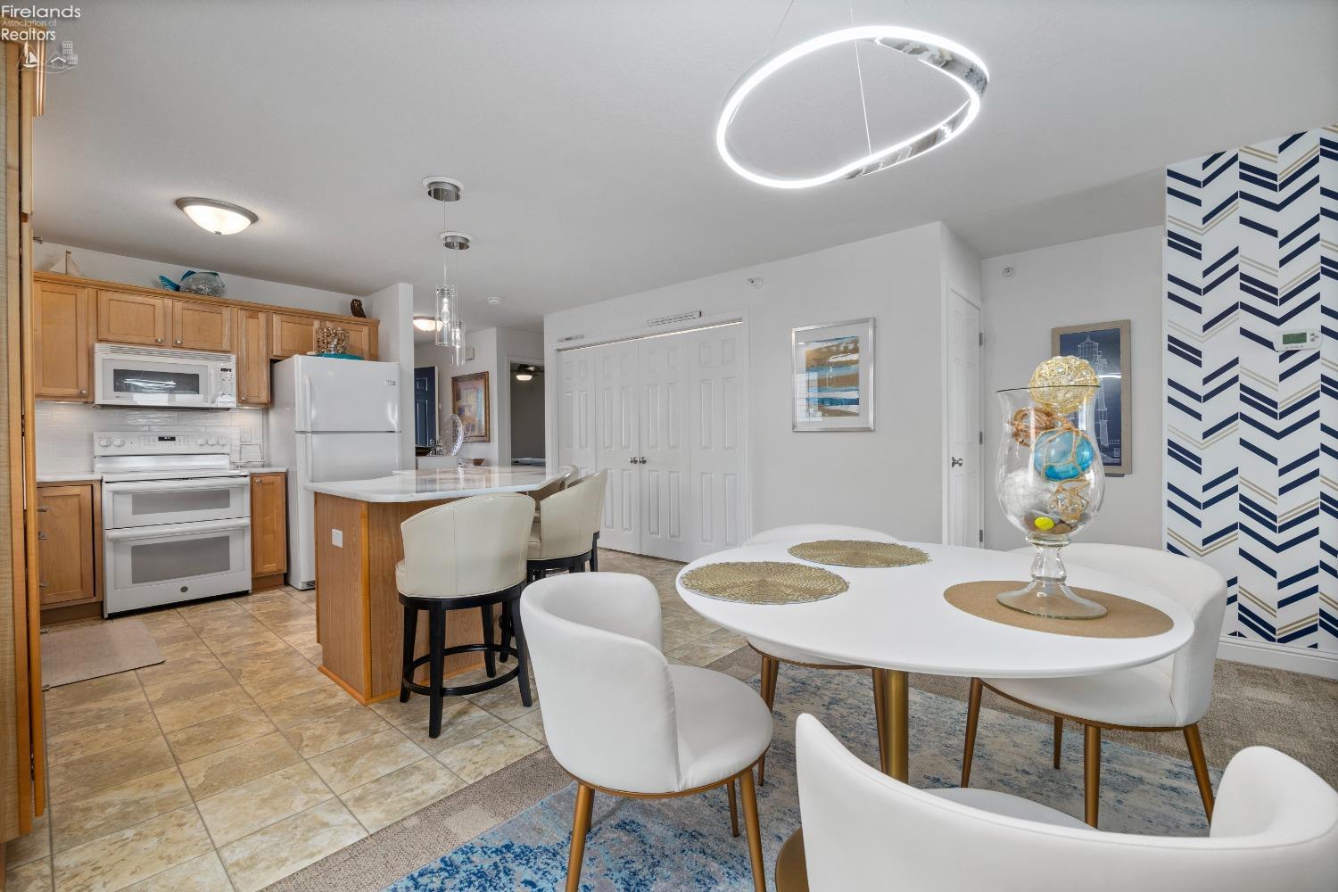 10654 E Bayshore Road 85