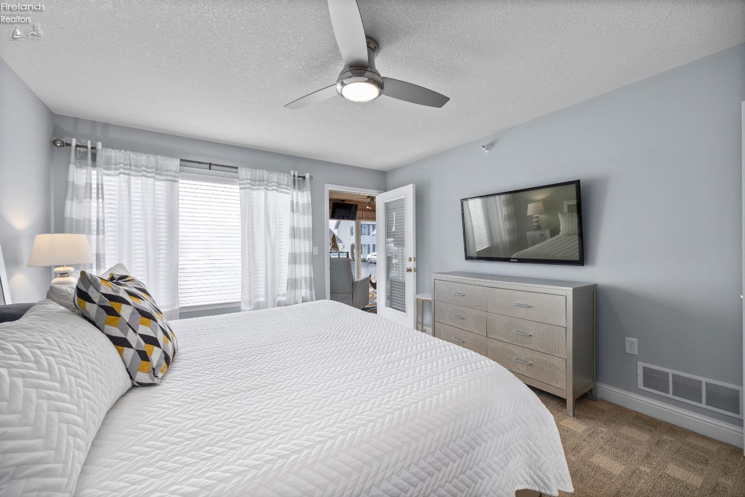 10654 E Bayshore Road 85