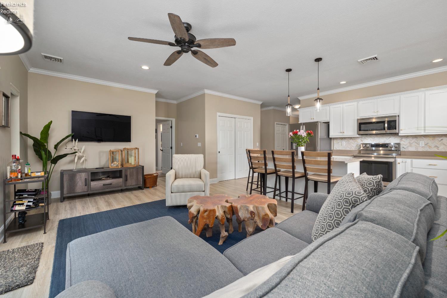 313 Lighthouse Oval