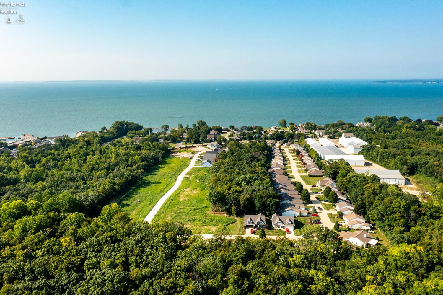 313 Lighthouse Oval