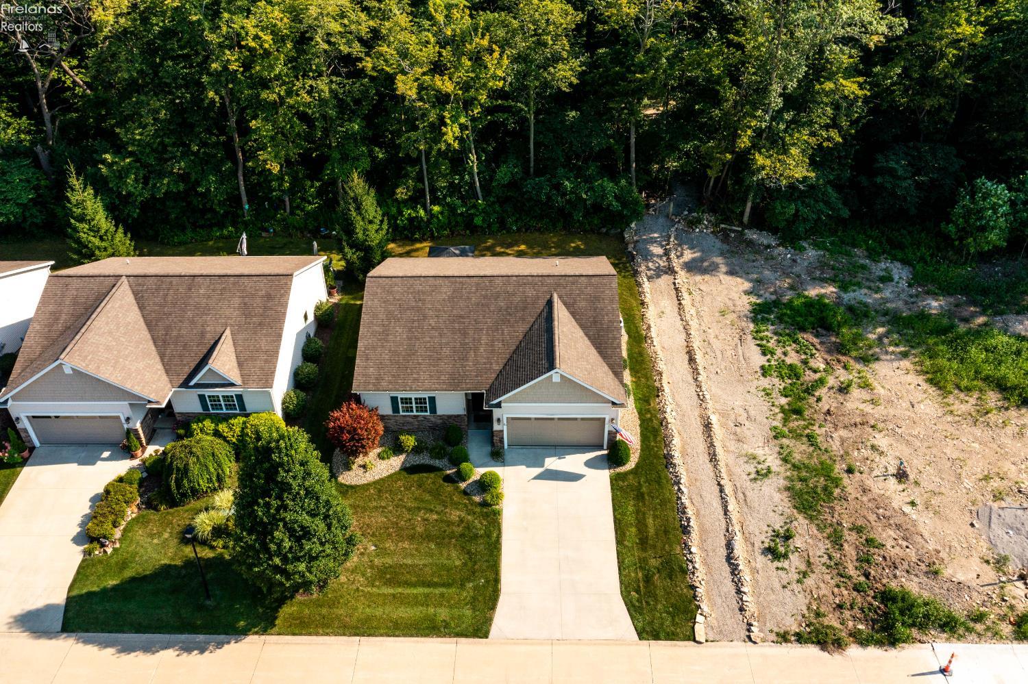 313 Lighthouse Oval