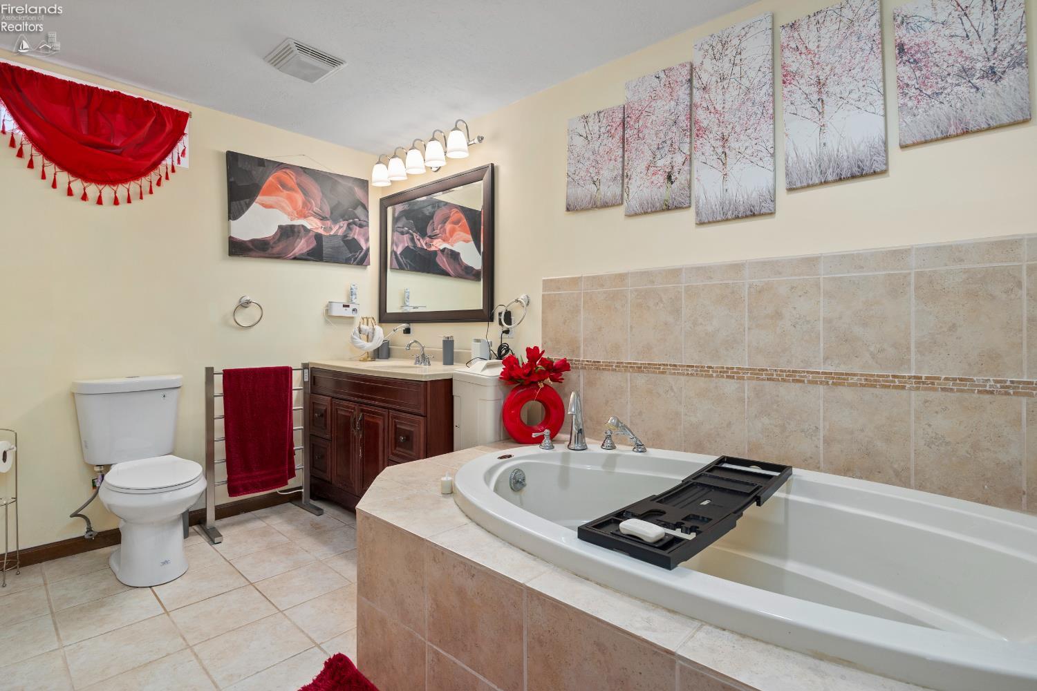 5107 Edgewood Dr