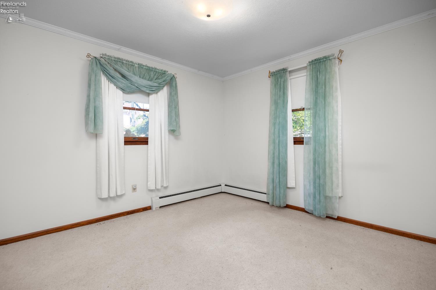 718 Vine Avenue