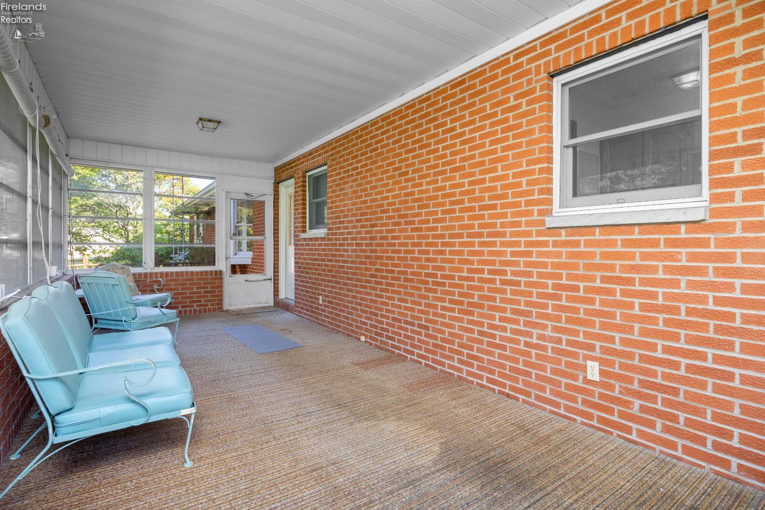 718 Vine Avenue