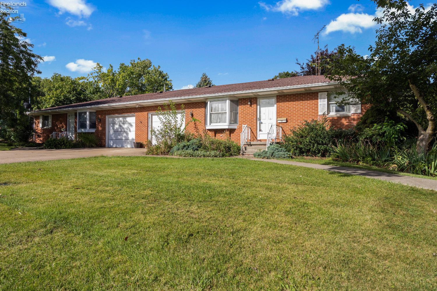 718 Vine Avenue