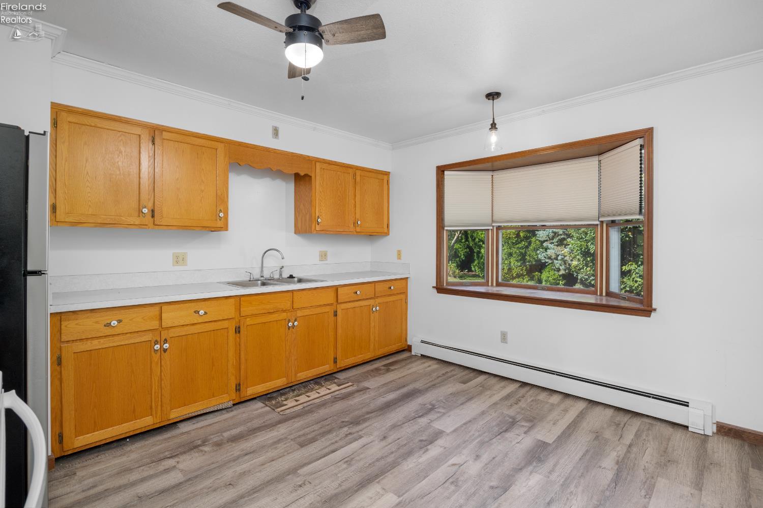 718 Vine Avenue