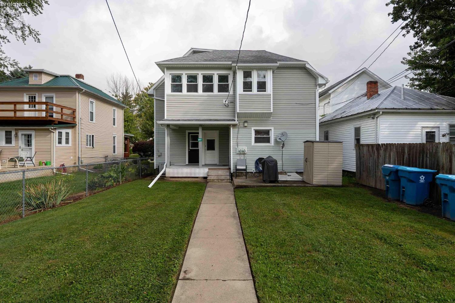 1207 1207 1/2 Garrison Street
