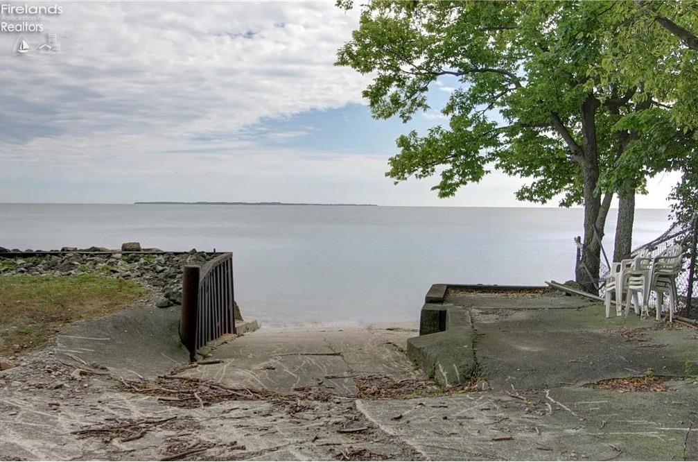 3575 NE Catawba Road 29