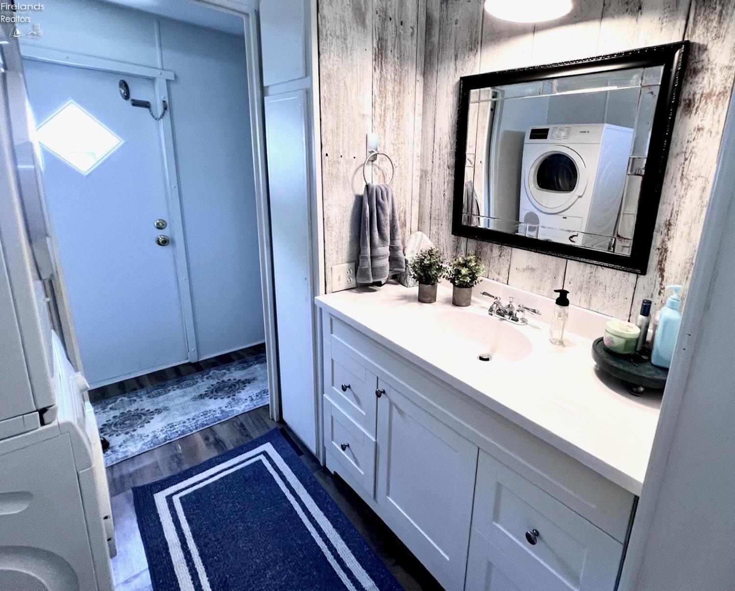 3575 NE Catawba Road 29