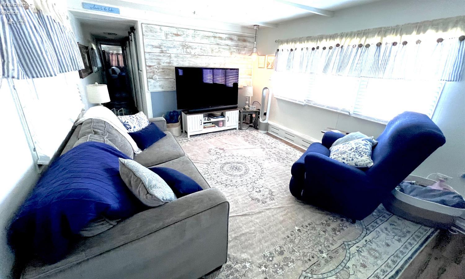 3575 NE Catawba Road 29