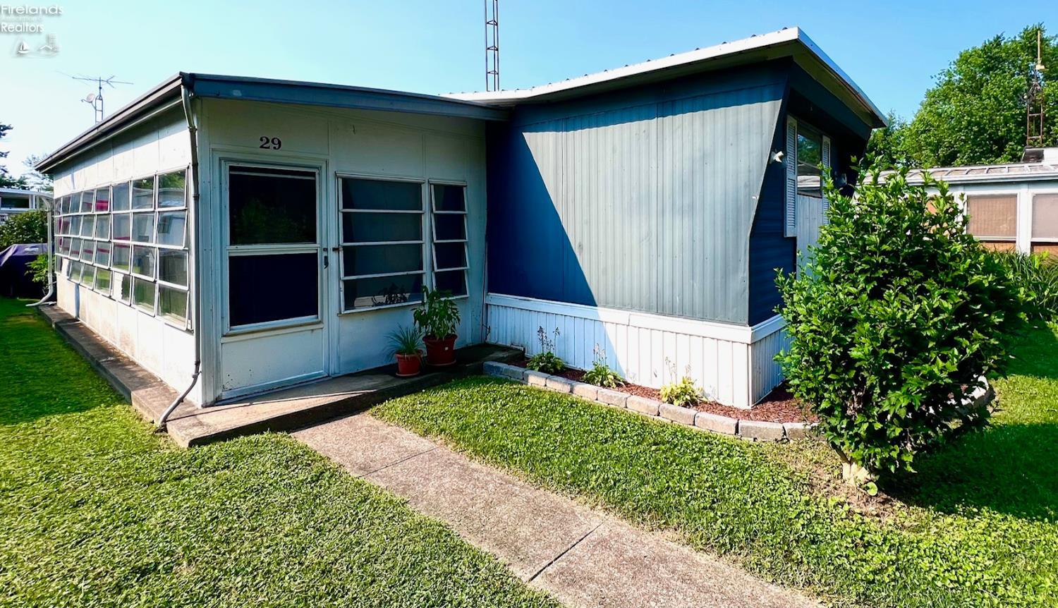 3575 NE Catawba Road 29