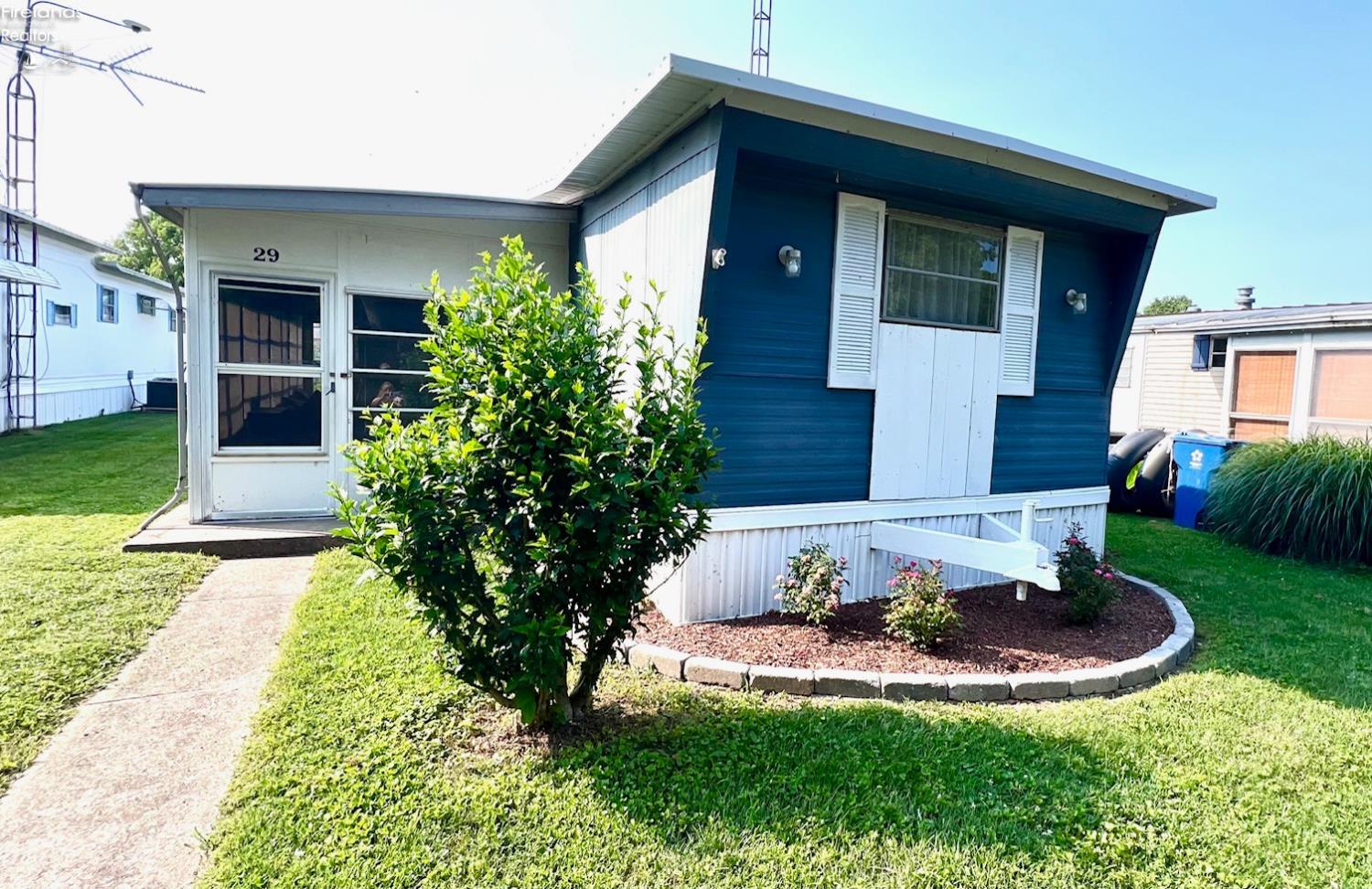 3575 NE Catawba Road 29