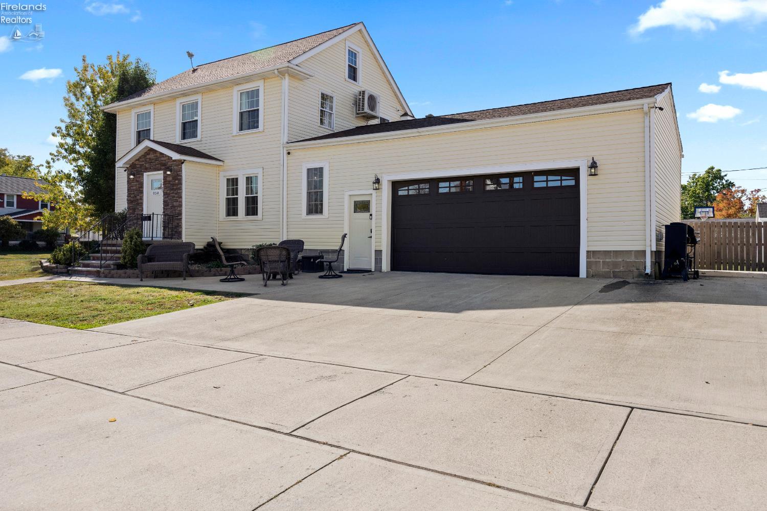 858 Allison Ave