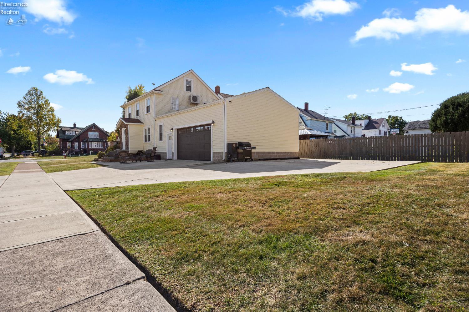 858 Allison Ave