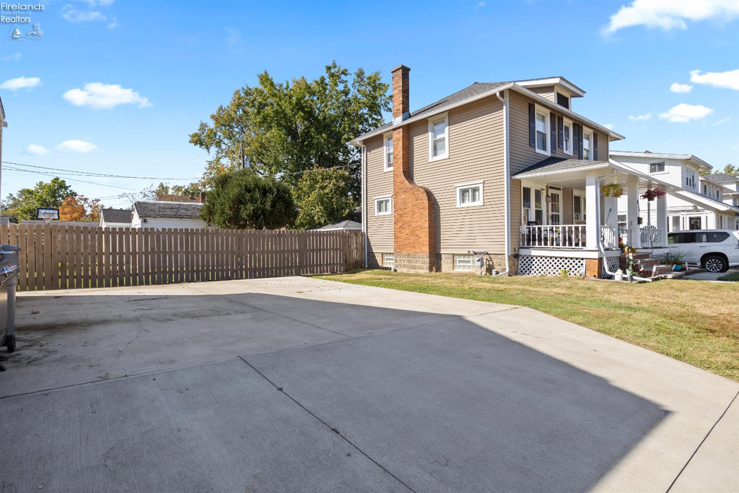 858 Allison Ave