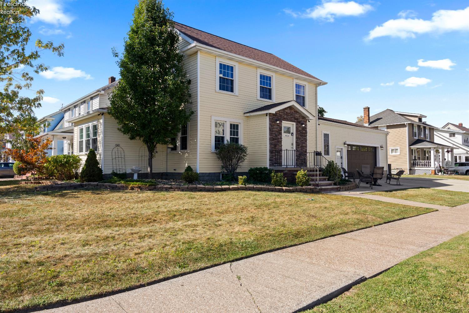 858 Allison Ave