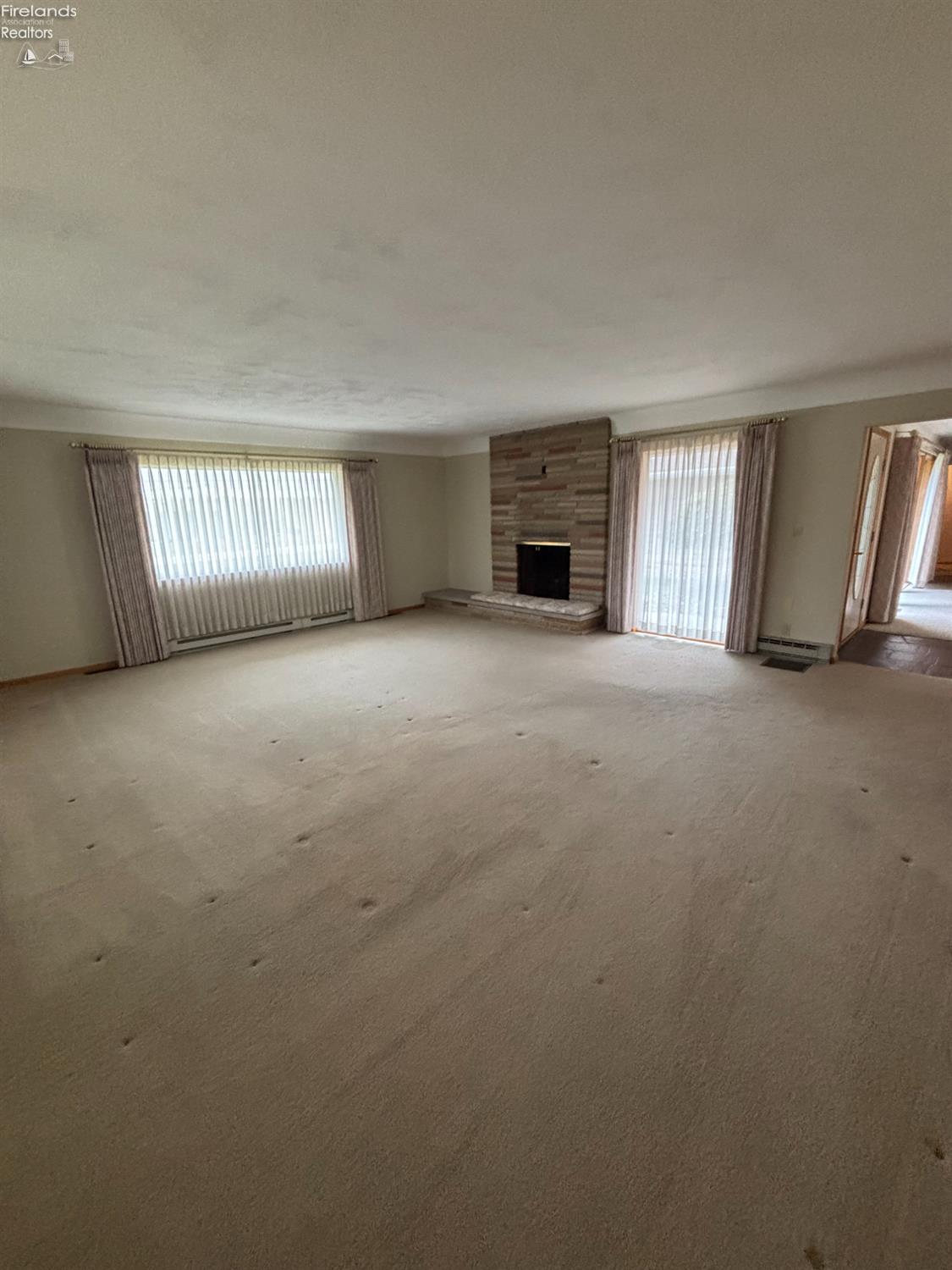 3421 E St Rt 103