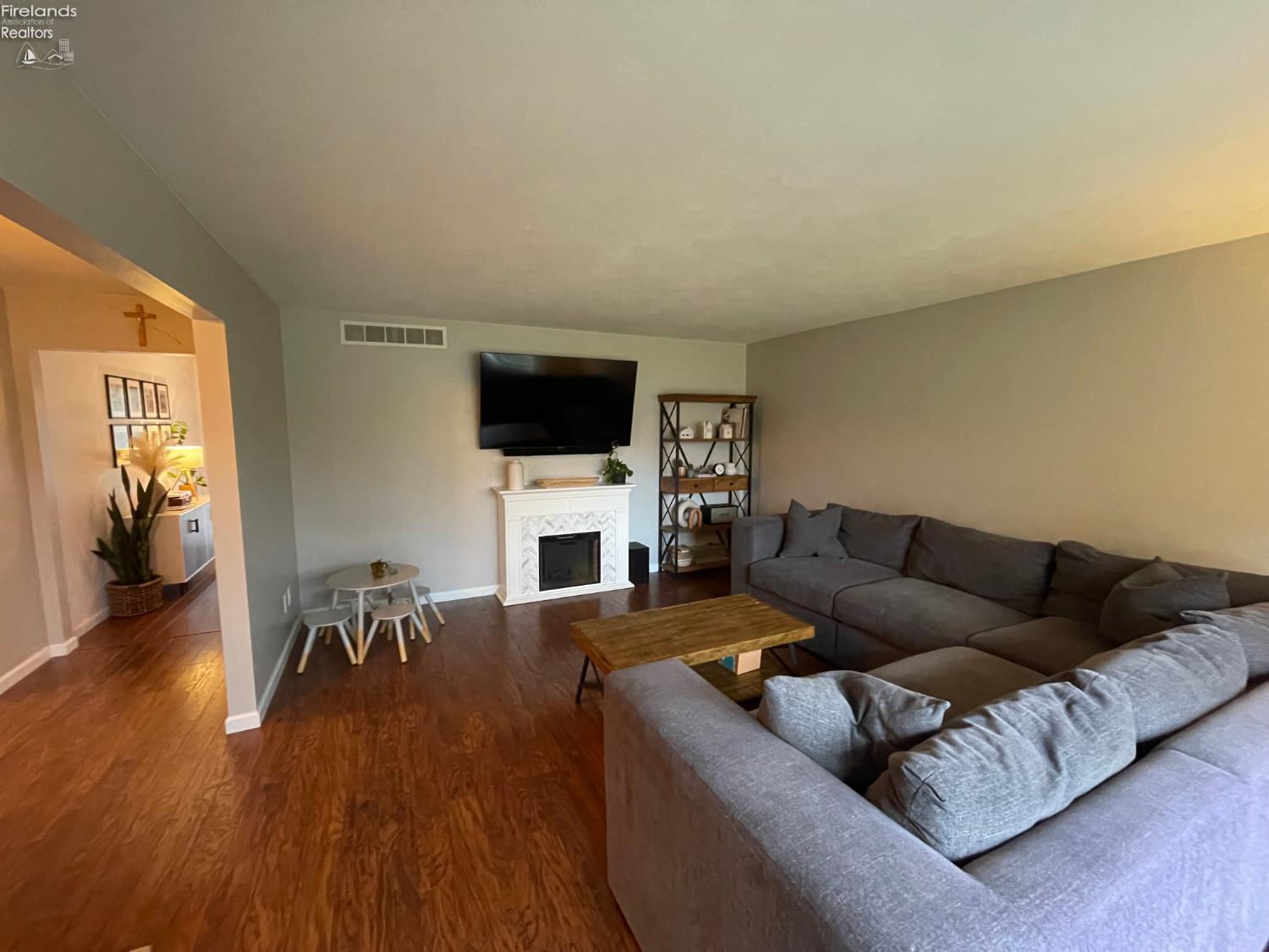 3117 Lawrence