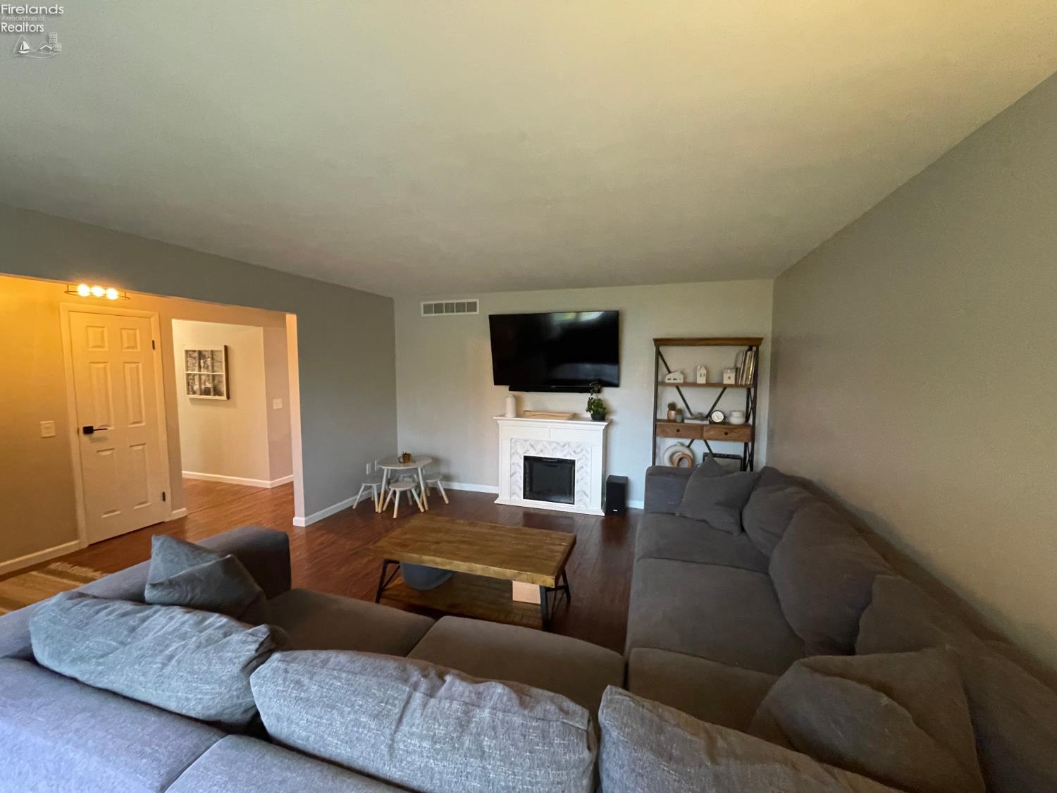 3117 Lawrence
