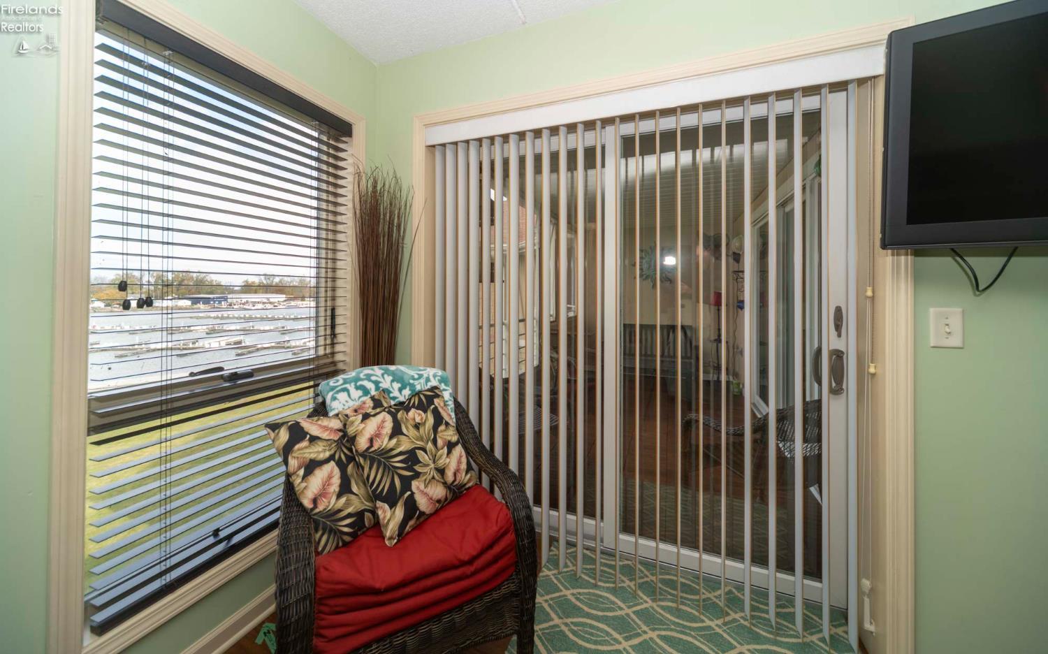 60 Marina Point