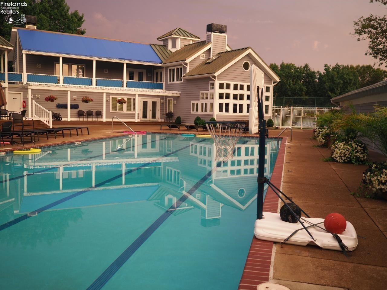 60 Marina Point